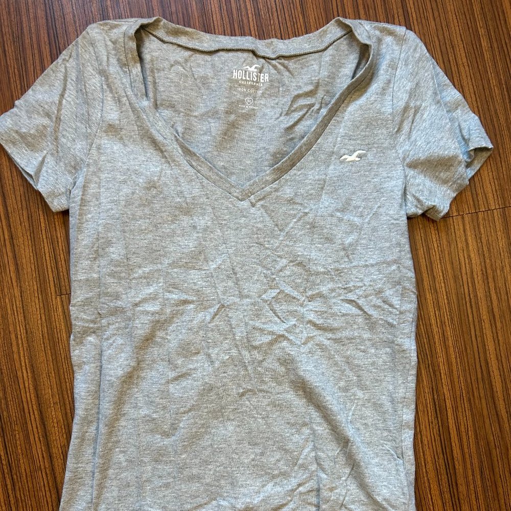 Hollister grey shirt size M
